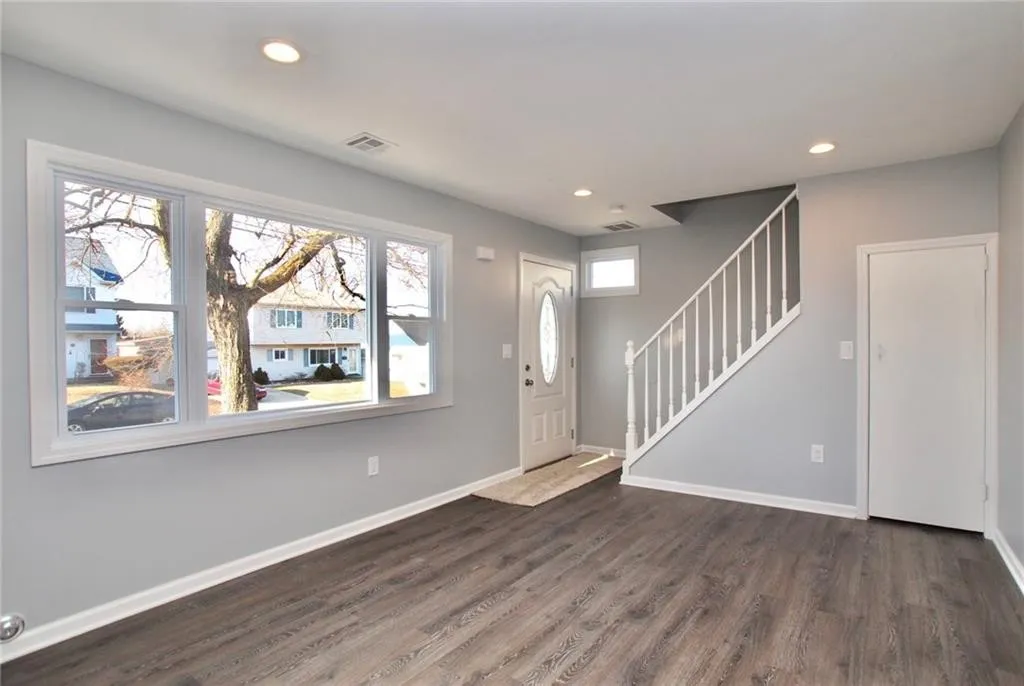 22 Elm Terrace Livingroom After